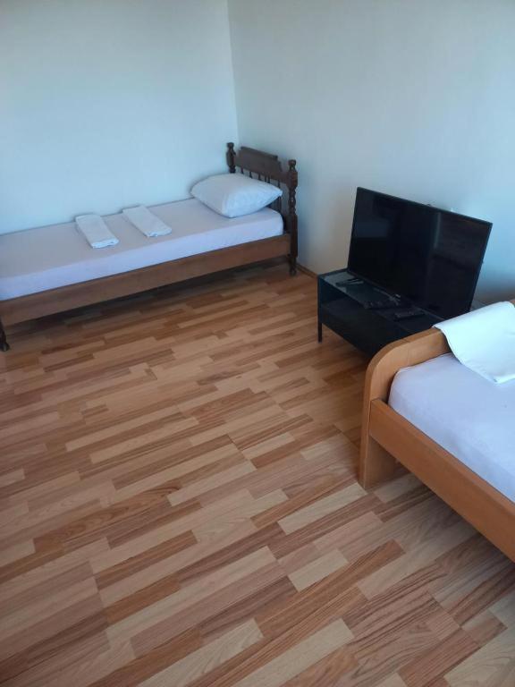 A Pousada Traveler'S Rest - Near Podgorica Airport Mitrovici  Exterior foto