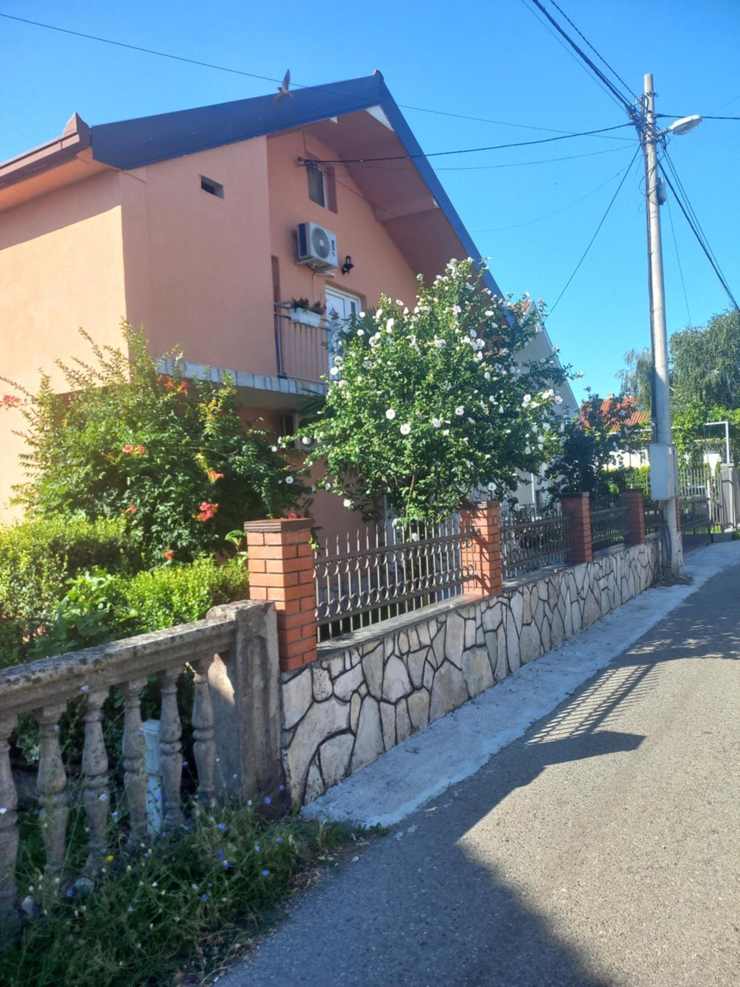 A Pousada Traveler'S Rest - Near Podgorica Airport Mitrovici  Quarto foto